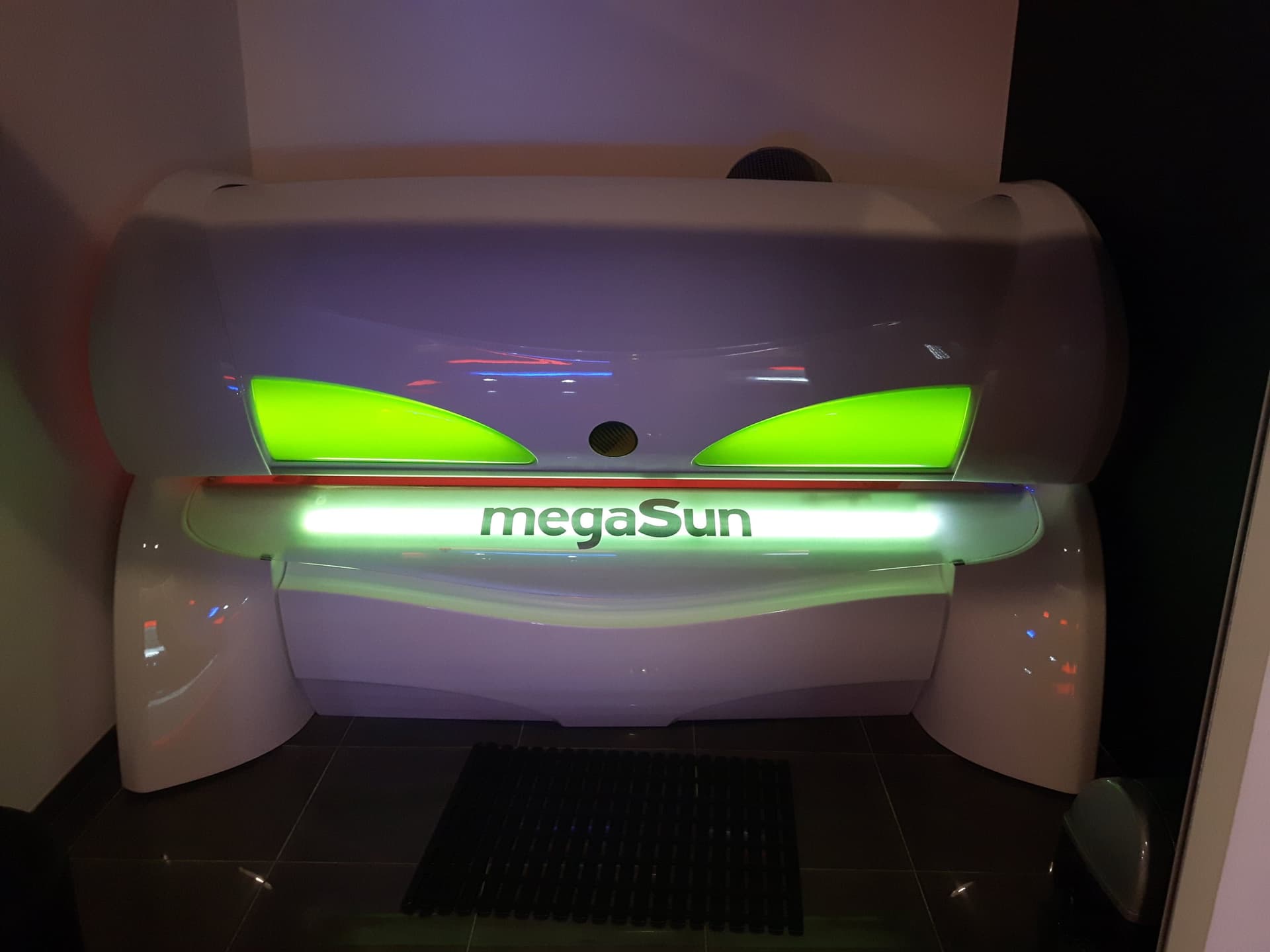 Солярій Megasun 6800