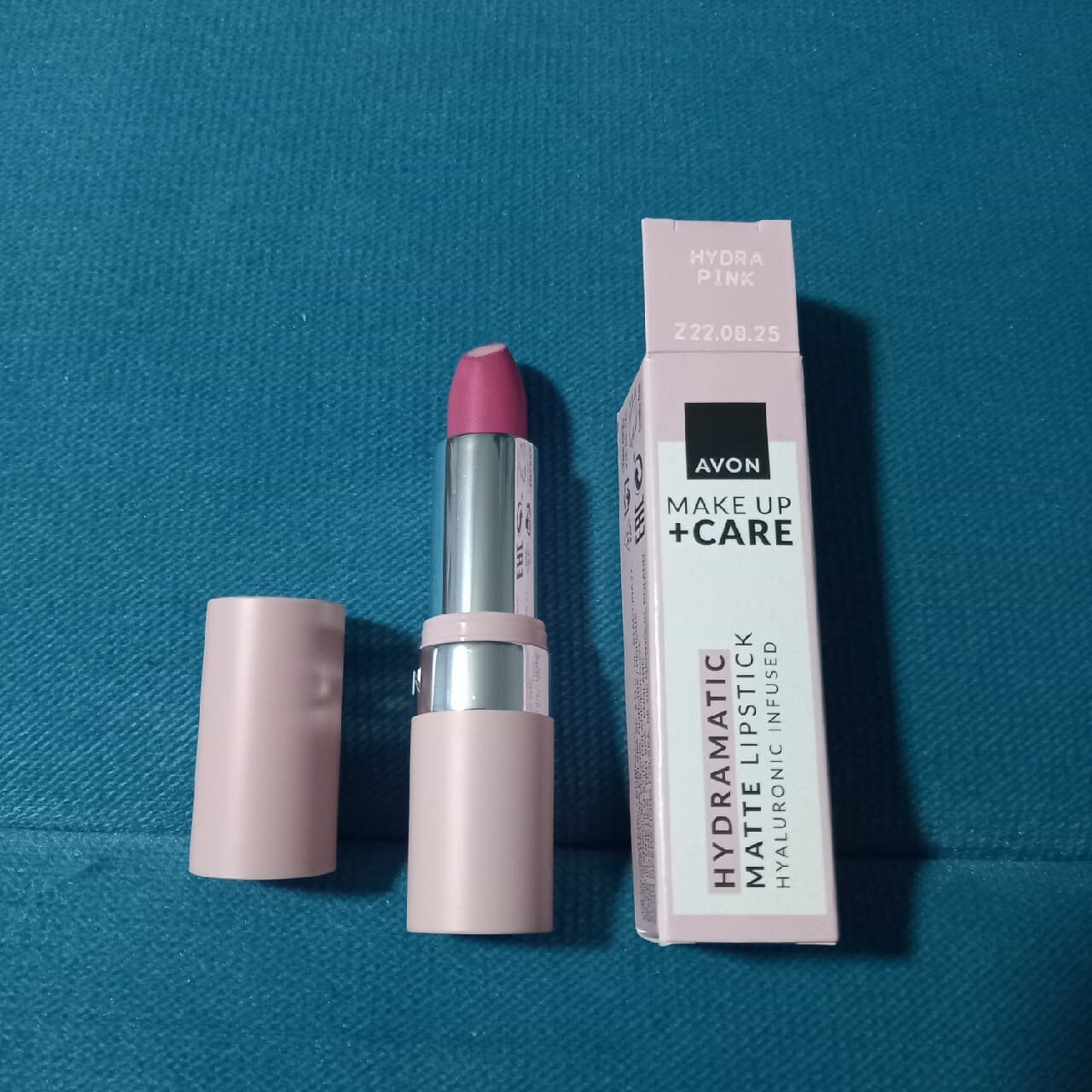 Матова помада Avon Hydramatic з гіалуроновою кислотою Hydra Pink
